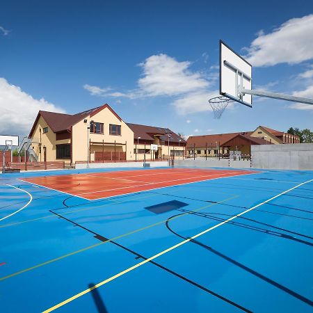 Sport Relax Hotel Na Kopecku Krinec ภายนอก รูปภาพ